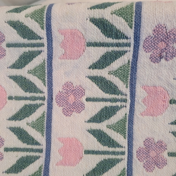 Floral table runner with picket fence detail cotton with fringe blue/pink - Picture 5 of 12